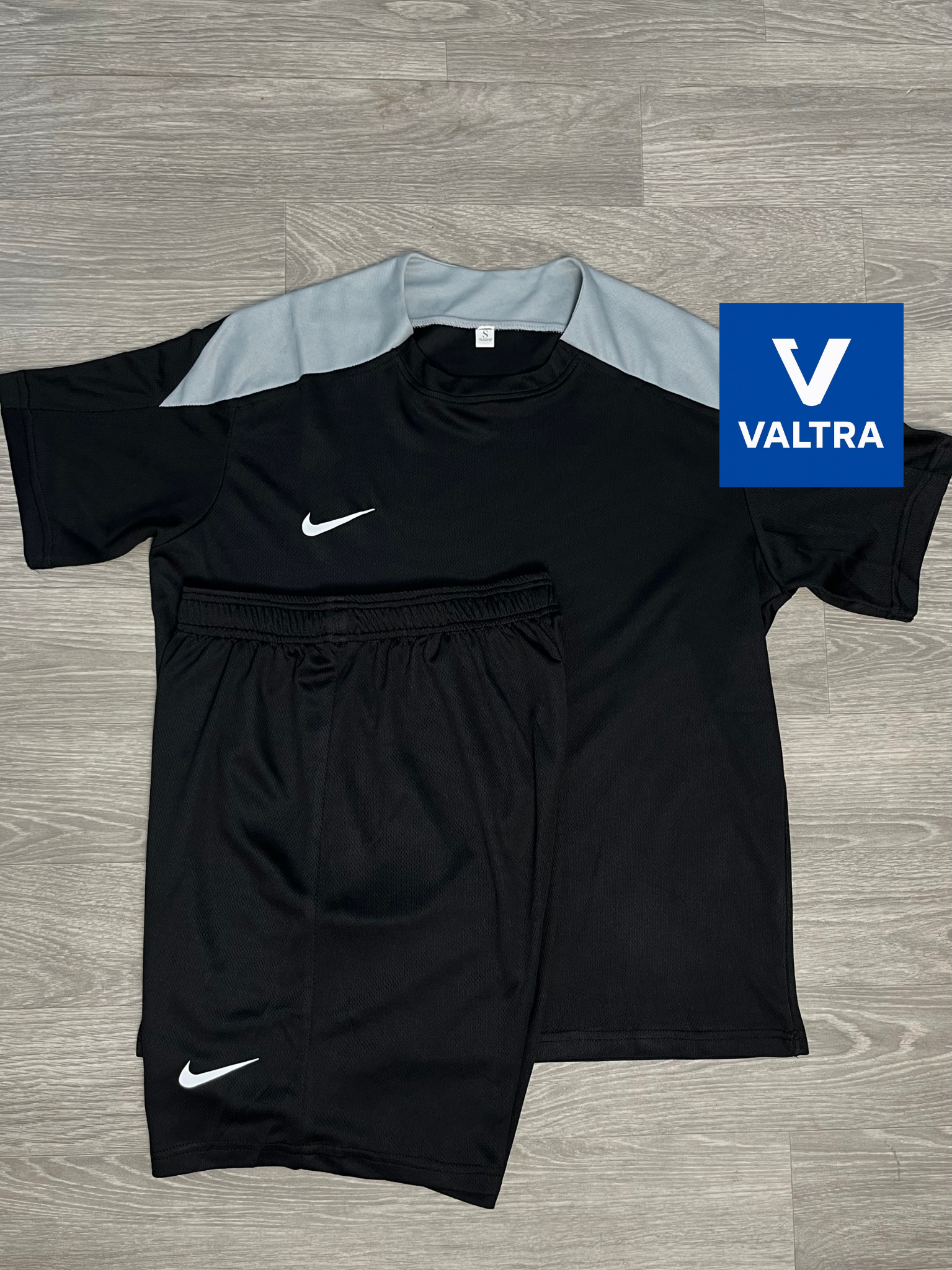 ENSEMBLE DE SPORT